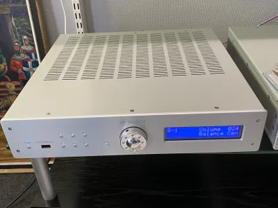 S-300i integrerad förstärkare silver