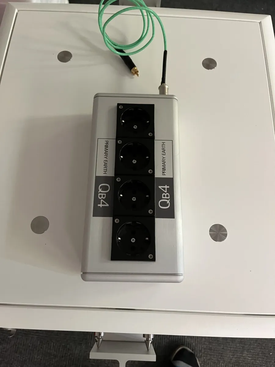QB-4 nätlist med jordkabel RCA